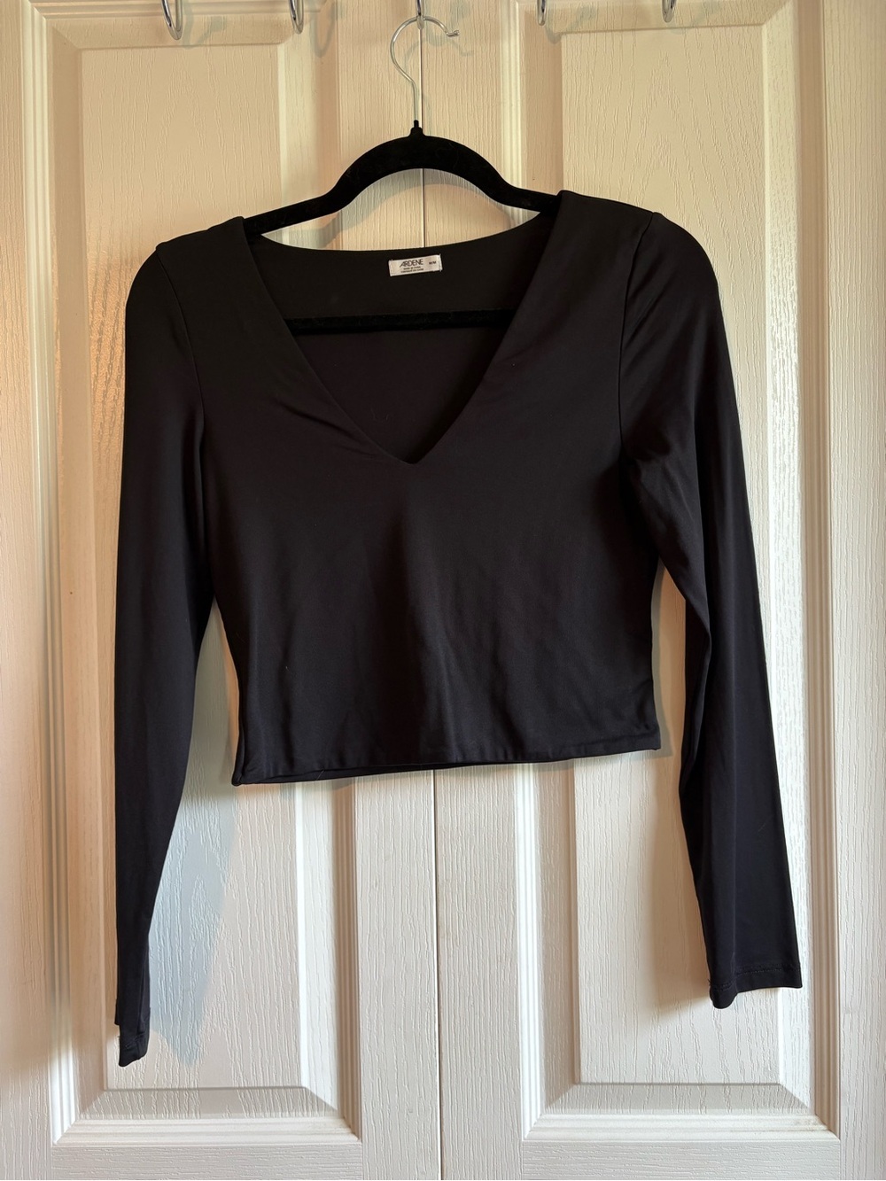 Ardene Black V-Neck Long Sleeve Crop Top